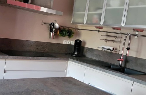 Sequedin Apartment | Apartment 'Chez Madame De Souter' with Private Terrace, Wi-Fi and Air Conditioning