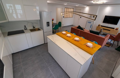Grand Clement Apartment | Apartment 'Chic Et Elégant À Villeurbanne' with Wi-Fi