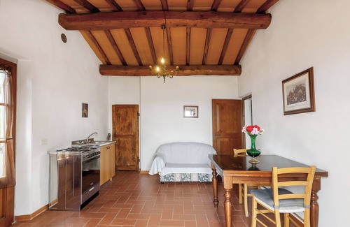 Panzano in Chianti Apartment | Apartment 'Cipressaia Bellavista' with Shared Pool, Shared Garden and Wi-Fi