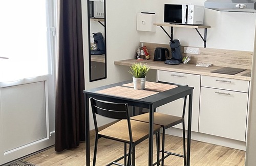 Lens Apartment | Apartment-Comfort-Ensuite-Courtyard view-1er étage