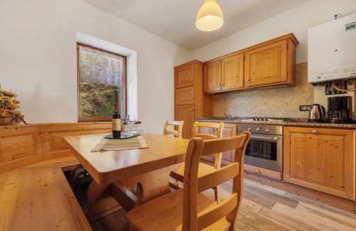 Ala Apartment | Apartment 'Con La Testa Fra Le Nuvole' with Mountain View, Shared Terrace and Wi-Fi
