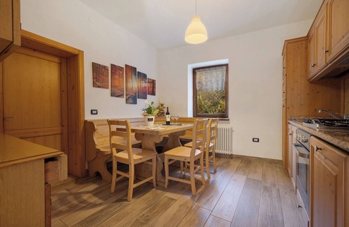 Ala Apartment | Apartment 'Con La Testa Fra Le Nuvole' with Mountain View, Shared Terrace and Wi-Fi