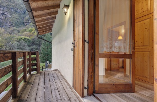Ala Apartment | Apartment 'Con La Testa Fra Le Nuvole' with Mountain View, Shared Terrace and Wi-Fi