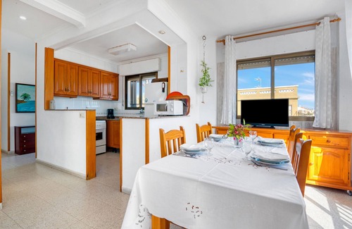 Les Deveses Apartment | Apartment 'Cudei Primera Línea' with Sea View, Wi-Fi and Air Conditioning