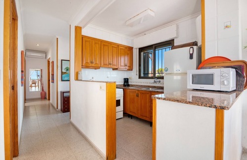 Les Deveses Apartment | Apartment 'Cudei Primera Línea' with Sea View, Wi-Fi and Air Conditioning