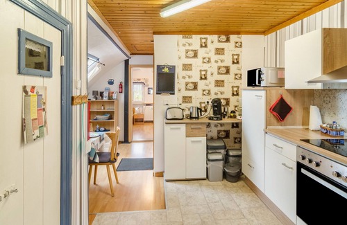 Hilmarsum Apartment | Apartment 'Djuren' with Private Terrace, Shared Garden and Wi-Fi