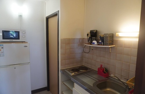 Sainte-Anne Apartment | Apartment Dahlia (500 m from the Pointe Marin BEACH, with SWIMMING POOL)