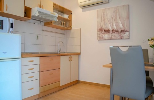 Stomorska Apartment | Apartment Daira - great location A3(4) - Stomorska, Island Solta, Croatia
