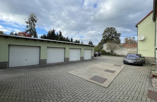 Finsterwalde Apartment | Apartment 'Das Grüne Haus' with Shared Terrace and Shared Garden