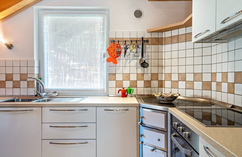 Pera Apartment | Apartment 'Davide ' with Mountain View, Private Garden and Wi-Fi