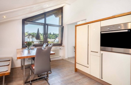 Aulendorf Apartment | Apartment 'Siebert' with Balcony and Wi-Fi