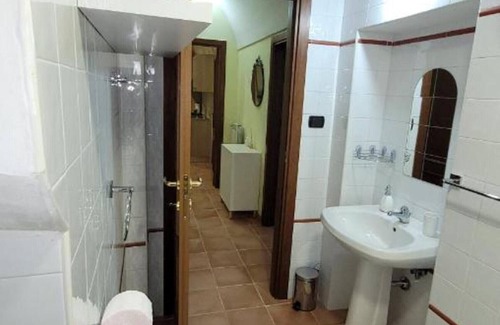 Sulmona Apartment | Apartment 'Dea Maja' with Balcony and Wi-Fi