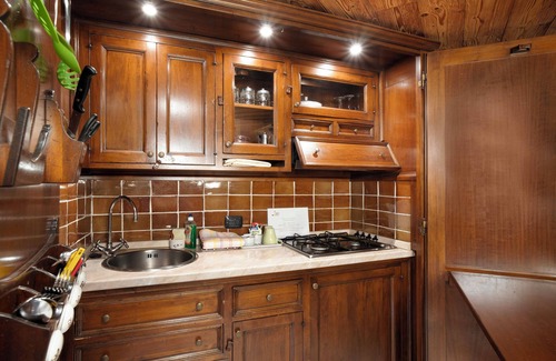 Apricale Apartment | Apartment "Dei Bastoni" with Mountain View & A/C