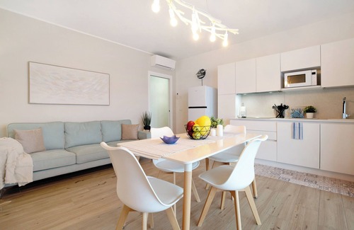 Lido di Jesolo Apartment | Apartment 'Deluxe 4' with Private Terrace, Wi-Fi and Air Conditioning