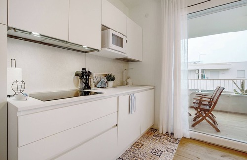 Lido di Jesolo Apartment | Apartment 'Deluxe 4' with Private Terrace, Wi-Fi and Air Conditioning