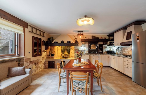 Miggiano Apartment | Apartment 'Dimora Dei Capperi' with Private Terrace, Wi-Fi and Air Conditioning