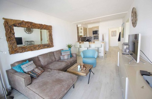 Theoule-sur-Mer Apartment | Apartment directly on the beach