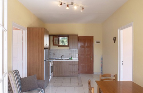 Agios Georgios Pagon Apartment | Apartment Dora Pagoi 2 with Mountain View, Shared Garden & Wi-Fi