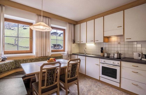 San Giacomo Apartment | Apartment “Edelweiß” with Mountain View, Wi-Fi, Balcony & Garden