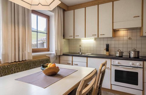 San Giacomo Apartment | Apartment “Edelweiß” with Mountain View, Wi-Fi, Balcony & Garden