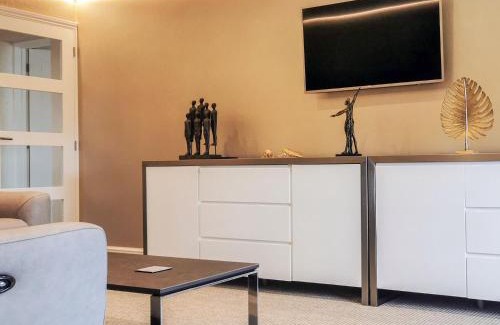 Pagham House | Apartment Eight At Barton Manor - Uk39563