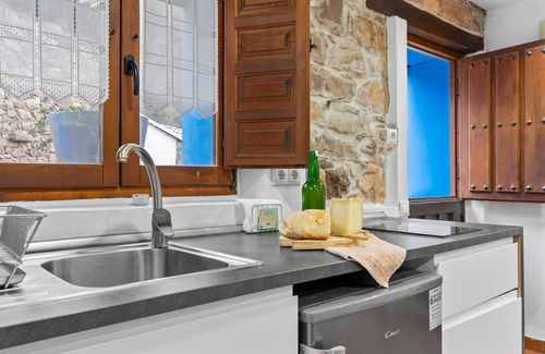 Santa Maria Apartment | Apartment 'El Ablanu, Jacuzzi Y Vistas' with Mountain View, Private Terrace and Wi-Fi