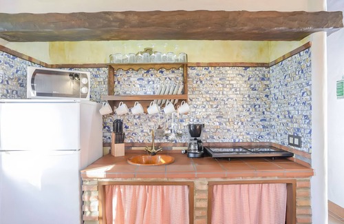 Barbate Apartment | Apartment 'El Almendro' with Shared Pool, Wi-Fi and Air Conditioning