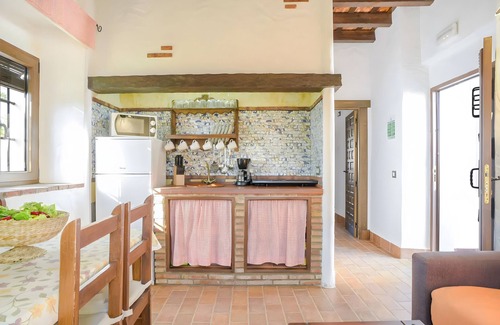 Barbate Apartment | Apartment 'El Almendro' with Shared Pool, Wi-Fi and Air Conditioning