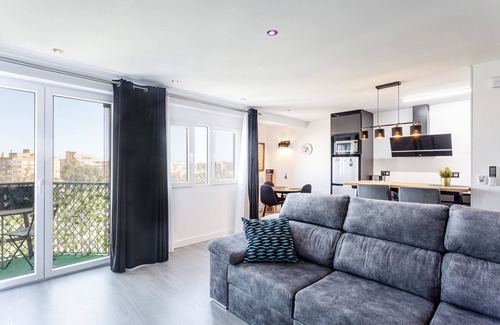 Port de Sagunt Apartment | Apartment 'El Pisito De Gemma' with Balcony, Wi-Fi and Air Conditioning
