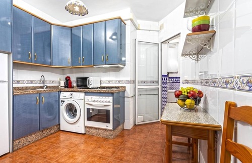 Nerja City Centre Apartment | Apartment 'El Rincon de Lola in Nerja' with Terrace & Wi-Fi