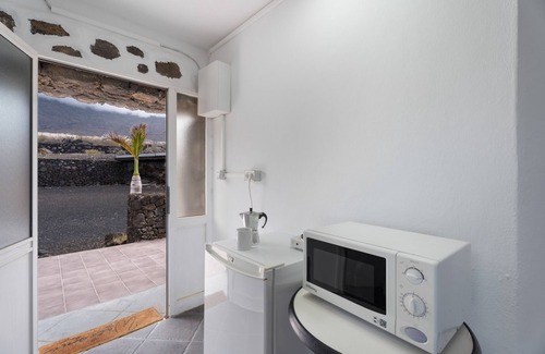 Frontera Apartment | Apartment 'El Submarino B' with Sea View, Private Terrace and Wi-Fi