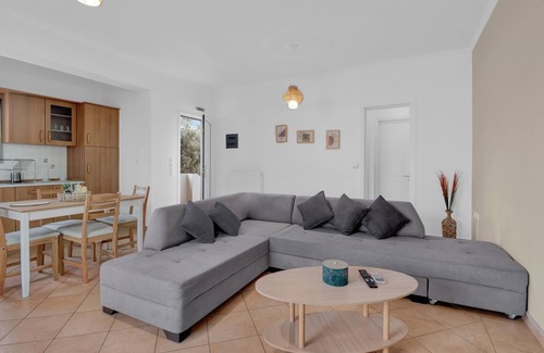 Agios Ioannis Apartment | Apartment 'Elaia 1' with Sea View, Wi-Fi and Air Conditioning