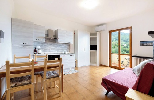 Vezzi Portio Apartment | Apartment 'Elena E Joerg 2' with Mountain View, Shared Garden and Wi-Fi