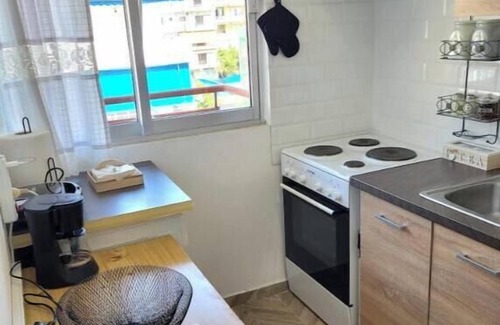 Loutraki Apartment | Apartment 'Elite 7' with Balcony, Wi-Fi and Air Conditioning