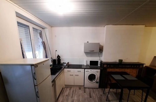 Avesnes-sur-Helpe Apartment | Apartment-Ensuite with Shower Wifi-netflix