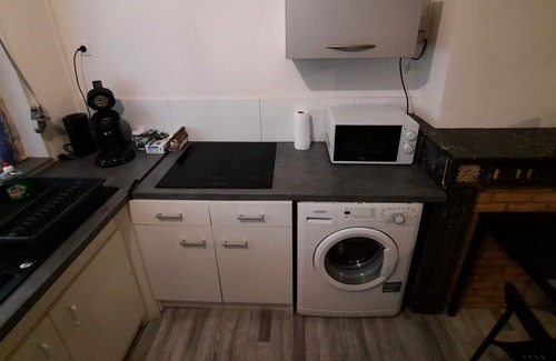 Avesnes-sur-Helpe Apartment | Apartment-Ensuite with Shower Wifi-netflix