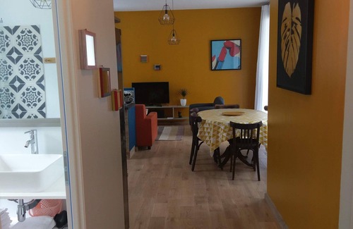 Eaux-Bonnes Apartment | Apartment-Ensuite with Bath-Carri