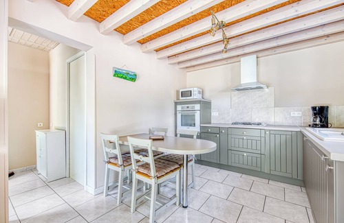 Queyrac Apartment | Apartment 'Entre Vignobles Et Océan' with Private Terrace, Shared Garden and Wi-Fi