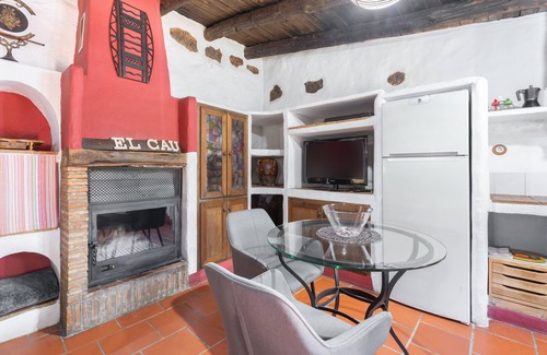 La Torre d'En Besora Apartment | Apartment 'Cau' with Mountain View, Shared Pool and Private Terrace
