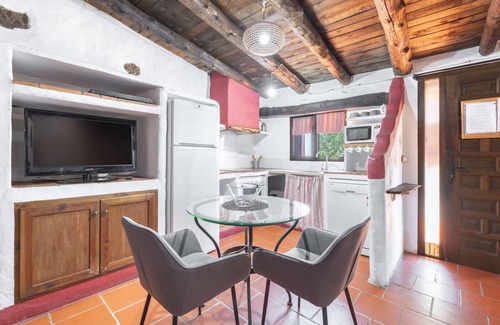 La Torre d'En Besora Apartment | Apartment 'Cau' with Mountain View, Shared Pool and Private Terrace