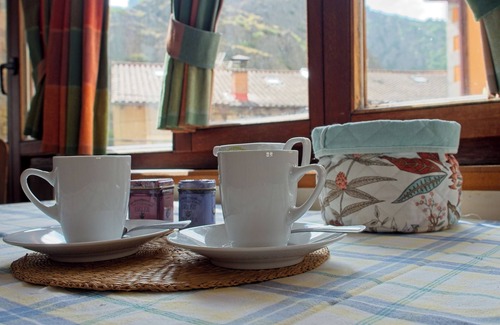 Portilla de la Reina Apartment | Apartment 'Invernal De Picos' with Mountain View, Private Terrace and Wi-Fi