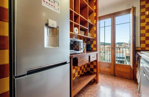 San Sadurni Apartment | Apartment 'Encantador Loft' with Mountain View, Wi-Fi and Air Conditioning