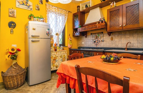 Belpasso Apartment | Apartment 'Etna Family' with Sea View, Wi-Fi and Air Conditioning