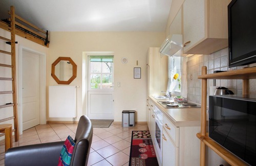 Bordelum Apartment | Apartment 'Eulenhof 2' with Private Terrace, Private Garden and Wi-Fi