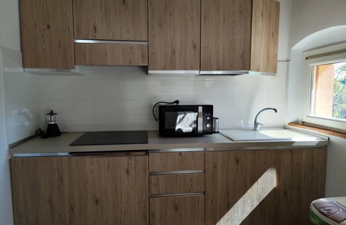 Donoratico Apartment | Apartment 'Evelina' with Shared Garden and Wi-Fi