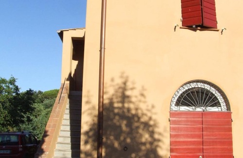 Donoratico Apartment | Apartment 'Evelina' with Shared Garden and Wi-Fi