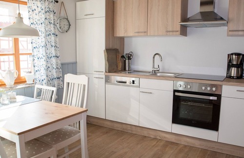 Heinebach Apartment | Apartment 'Fachwerktraum Im Hof' with Shared Terrace, Shared Garden and Wi-Fi