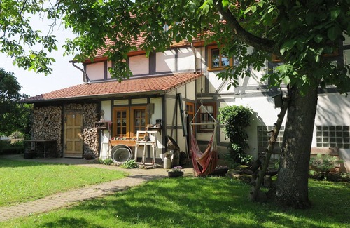 Heinebach Apartment | Apartment 'Fachwerktraum Im Hof' with Shared Terrace, Shared Garden and Wi-Fi