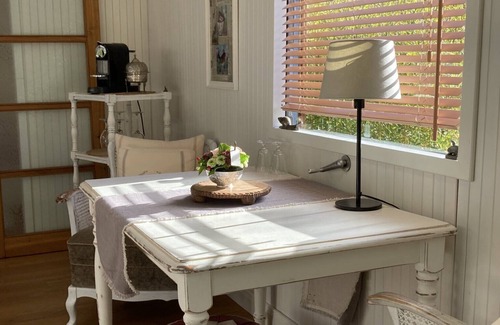 Hummel Apartment | Apartment 'Familienurlaub Im Zirkuswagen' with Private Garden and Wi-Fi