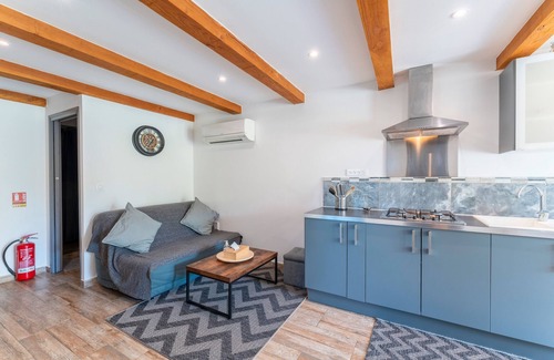 Avignon Apartment | Apartment 'Fanny' with Shared Pool, Wi-Fi and AC